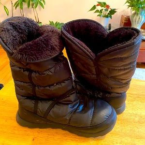 Super comfortable and durable North Face boots!